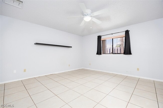 Building Photo - 7261 Albany Rd