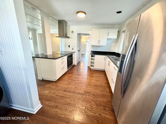 Building Photo - 208 E Bergen Pl