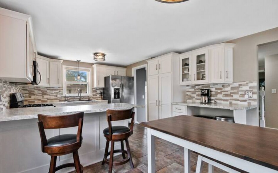 Building Photo - 1071 Kenwood St