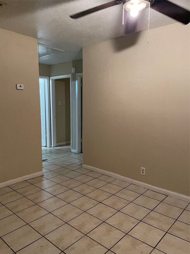 Building Photo - 419 Fisher St