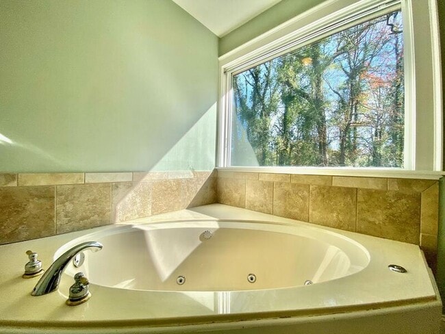 Building Photo - 3870 Hog Mountain Rd