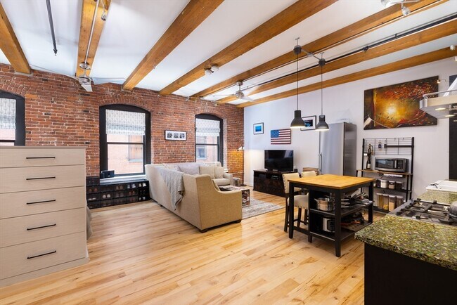 Building Photo - 21 Wormwood St