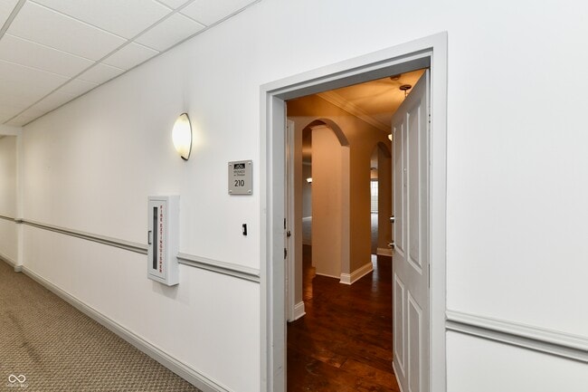 Building Photo - 8555 One W Dr