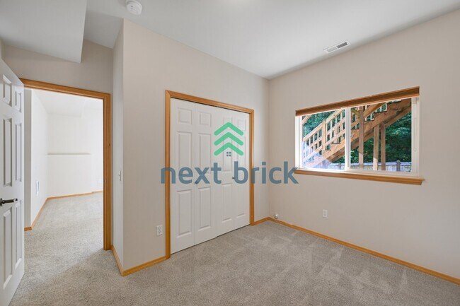 Building Photo - Spacious 4-Bed Retreat in Lynnwood with 3.5 Baths and 2,224 Sq. Ft. of Comfort!
