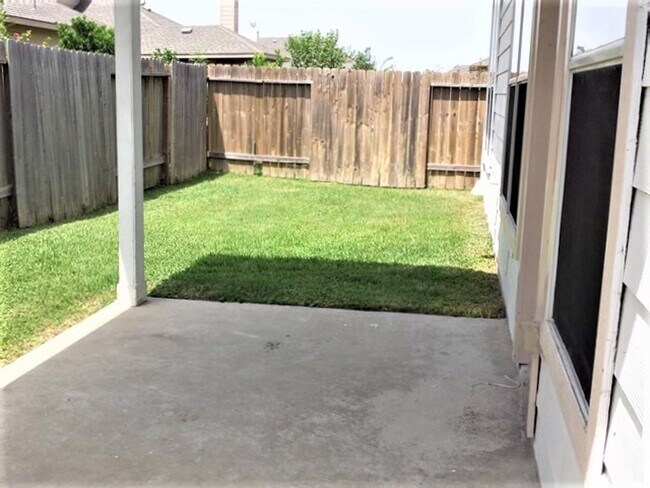 Building Photo - 15742 Flagstone Walk Way