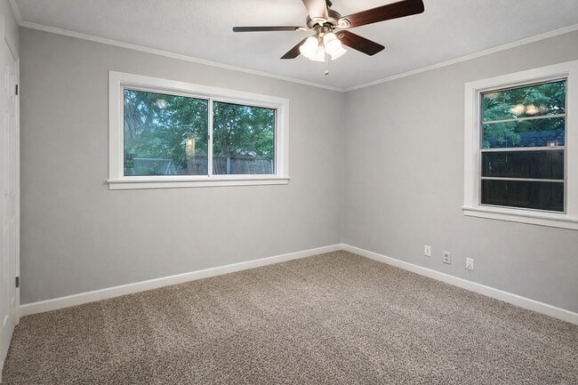 Building Photo - 2118 17th Ave N