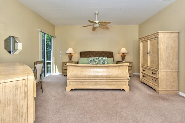 Building Photo - Queens Park - Pool home with a separate ca...