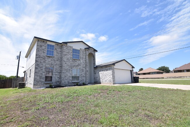 Building Photo - 2200 Riley Dr
