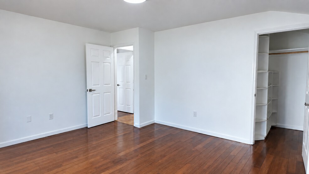 Building Photo - 13930 Laurelton Pky