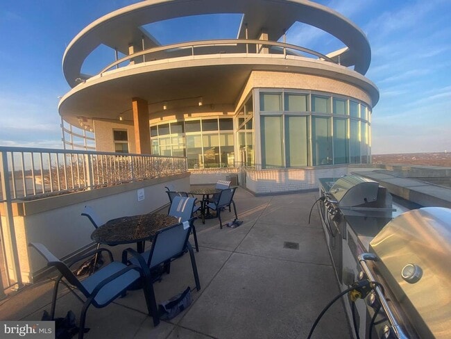 Building Photo - 5750 Bou Ave