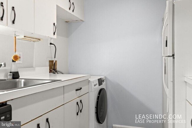 Building Photo - 1930 New Hampshire Ave NW