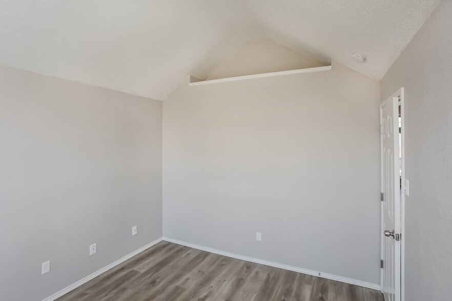 Building Photo - 532 Saddle Head Dr