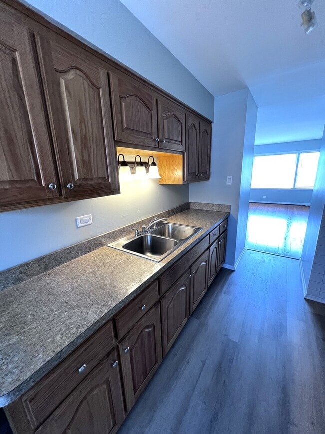 Building Photo - 3170 W Meadow Ln Dr