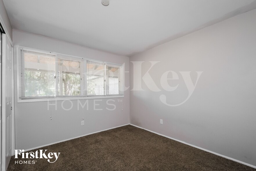 Building Photo - 3120 Durwood Dr