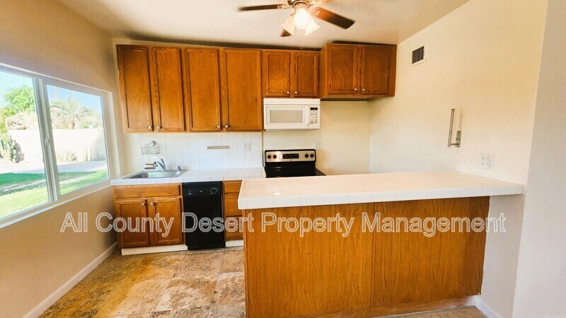 Building Photo - 78725 Avenida La Fonda