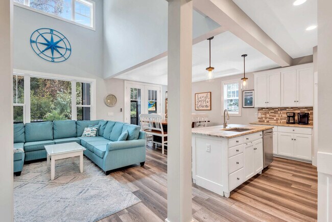 Building Photo - 36 Firethorn Ln