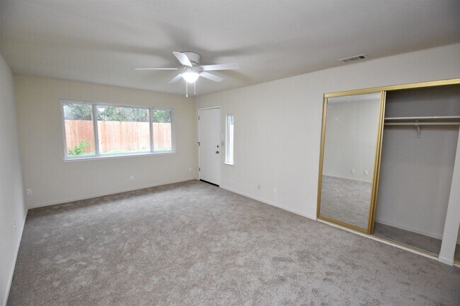 Building Photo - 3324 Lillard Dr
