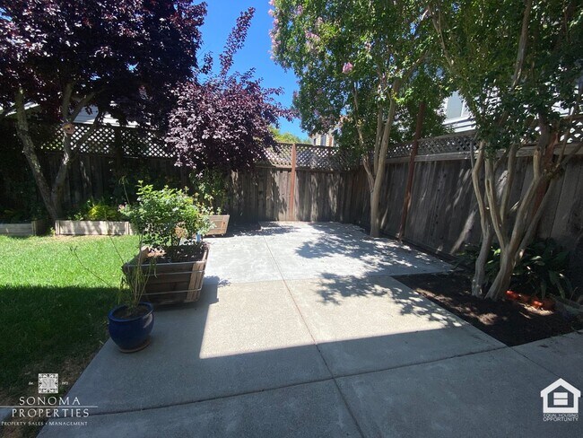 Building Photo - Light-Filled 3BD/2BA Home in Desirable Fry...