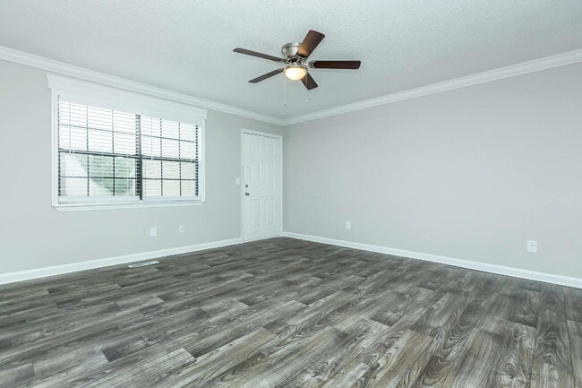 Building Photo - Move In Special: $300 OFF Rent + NO Admin Fee + 1/2 OFF Deposit