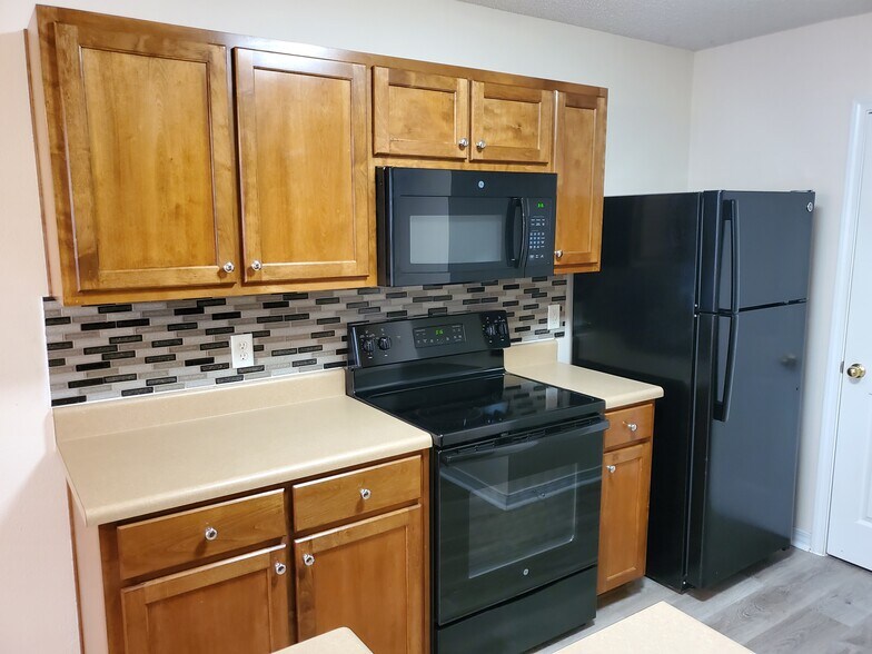 Updated Kitchen - 5165 Victoria Dr