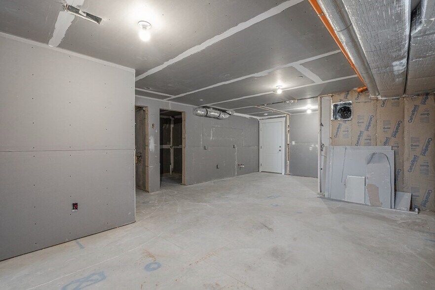 Building Photo - 77 Dix St