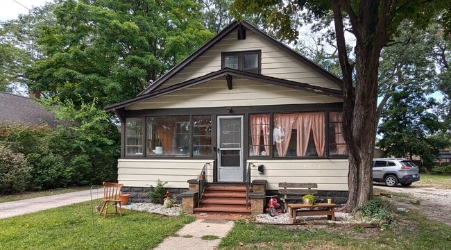 Primary Photo - 3017 Sanford St
