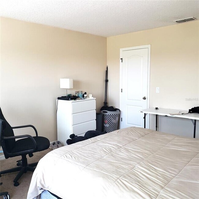 Building Photo - 2020 Leather Fern Dr