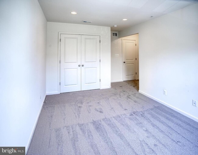 Building Photo - 106 Trails Way