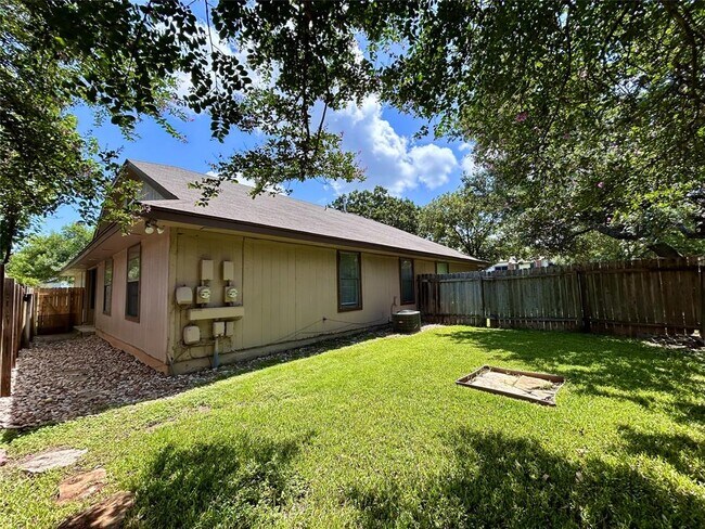 Building Photo - 12300 Deer Falls Dr
