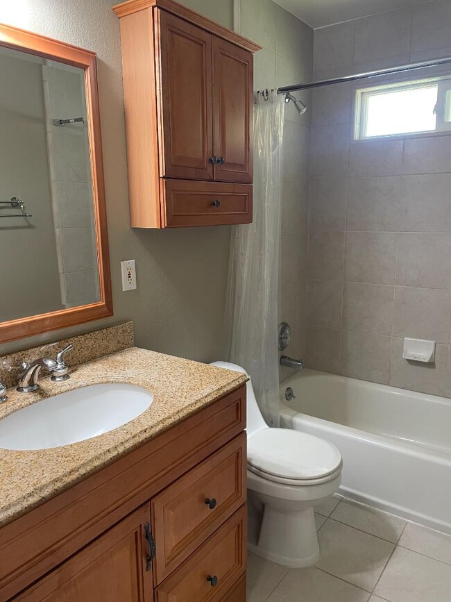 Building Photo - 1570 Camille Ct