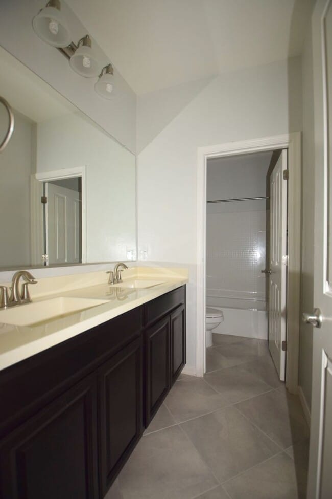 Building Photo - Beautiful single level 4 bedroom 2.5 bath Gilbert home.