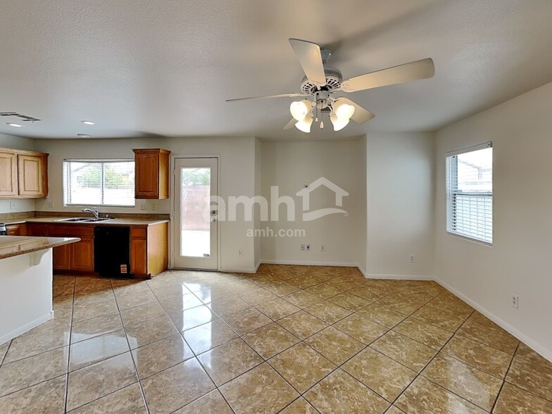 Building Photo - 6473 Karlsen Ct