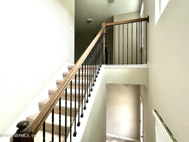 Building Photo - Large 4 bedroom home
