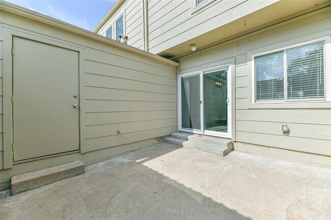 Building Photo - 14723 Barryknoll Ln