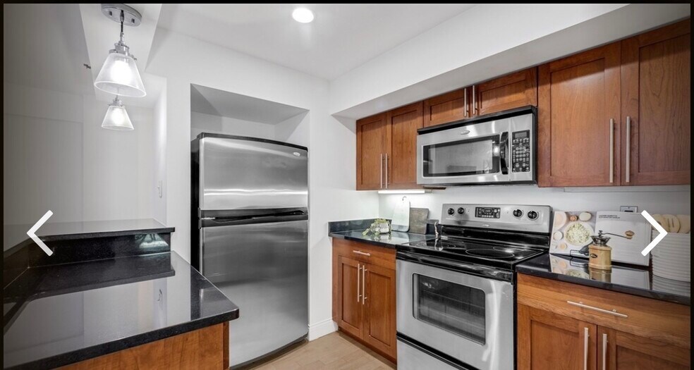 Building Photo - 1600 Beacon St