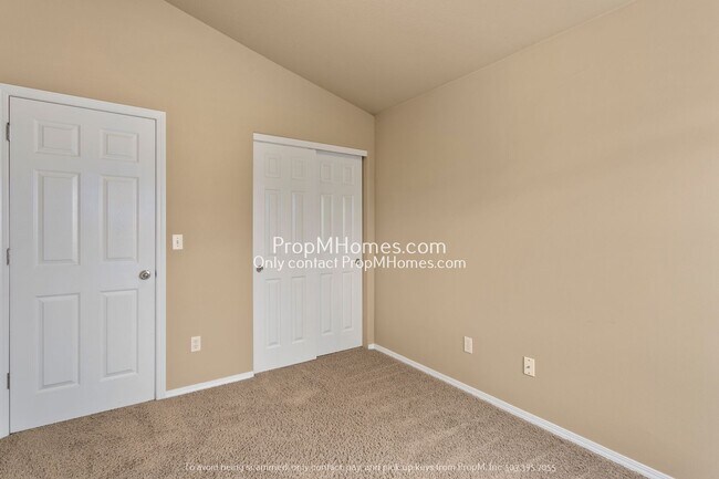 Building Photo - Cozy 3 Bedroom Home Close to Nike & Intel!
