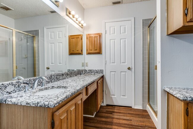 Building Photo - Lovely 3 Bedroom, 2 Bathroom Home in Mesqu...