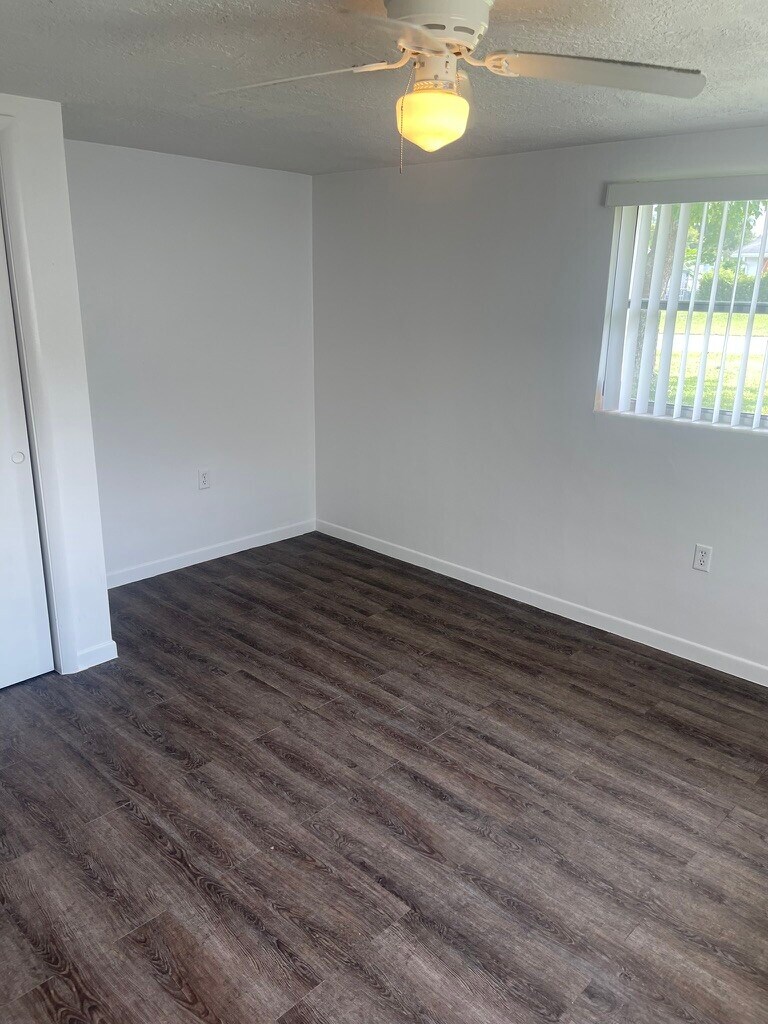 Building Photo - 7 Donna St