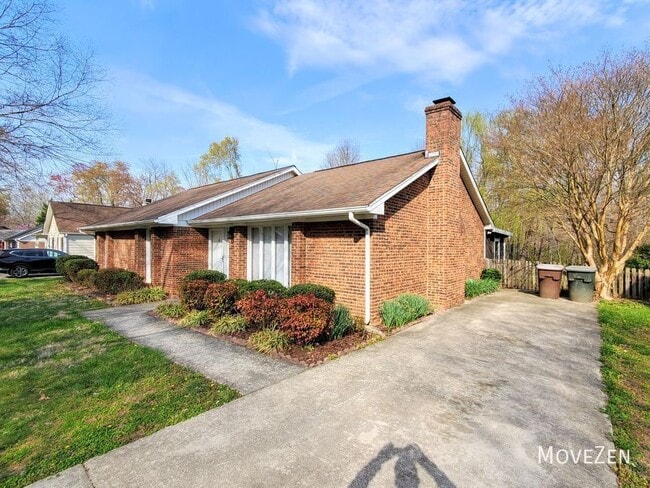 Building Photo - 3004 Bardwell Rd