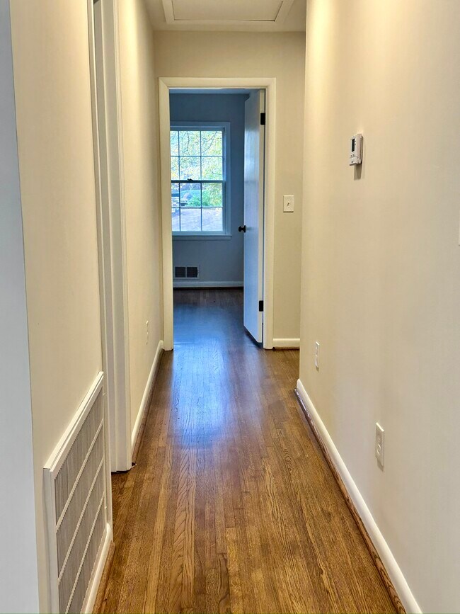 Building Photo - 231 Hillwood Ln