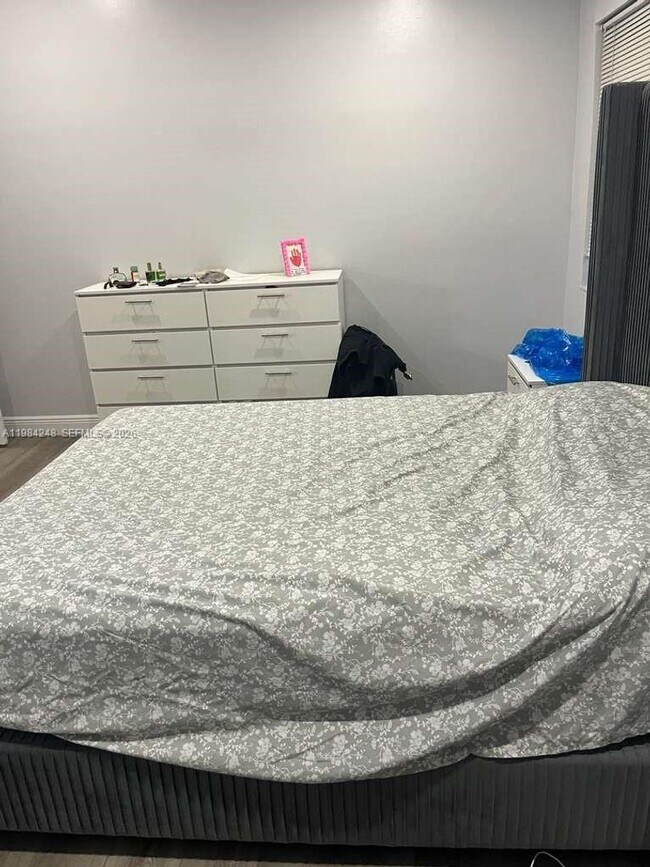 Building Photo - 9787 Riverside Dr