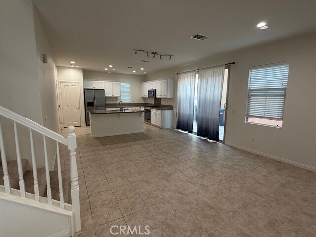 Building Photo - 33 Latitude