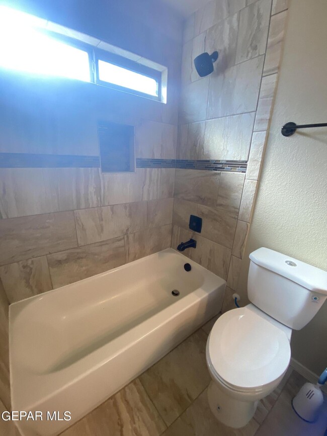 Building Photo - 408 La Puesta Dr