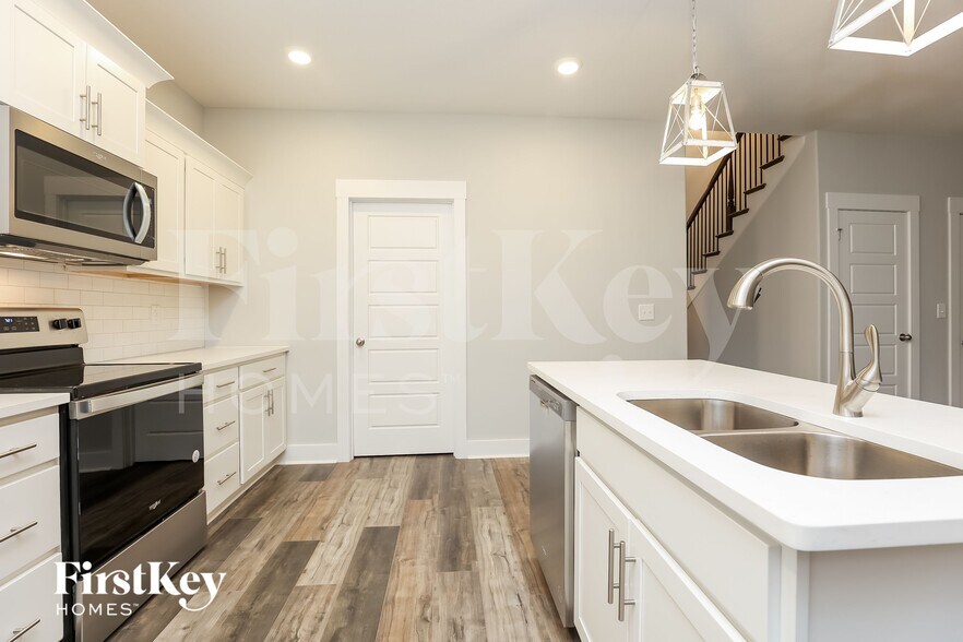 Building Photo - 1413 Kingbird Dr