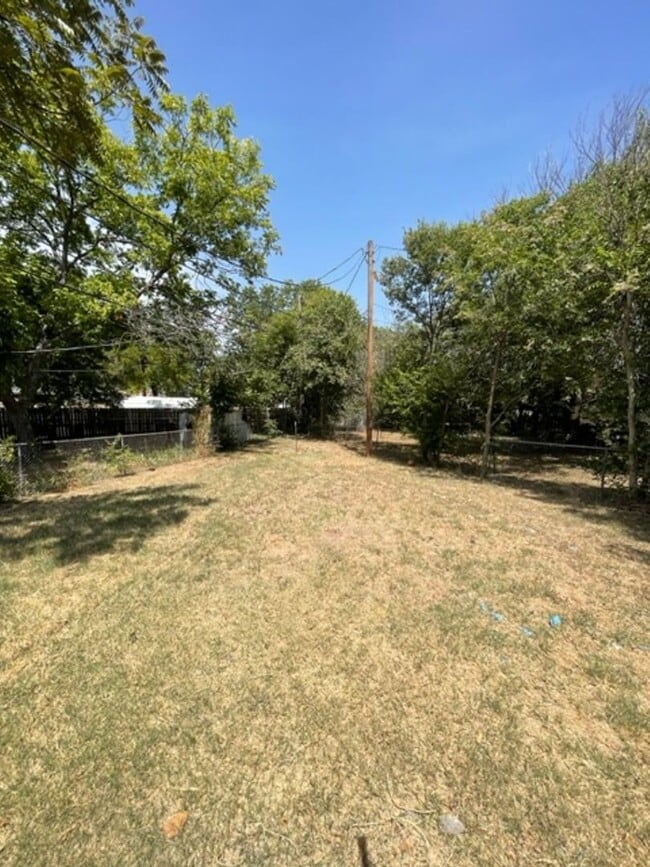 Building Photo - 816 Horseshoe Dr