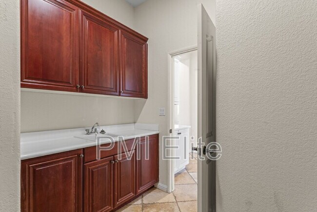 Building Photo - 34677 Desert Rd