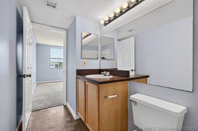 Building Photo - 724 Executive Center Dr