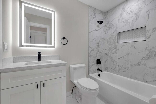 Building Photo - 1427 Lorenzo Dr SW