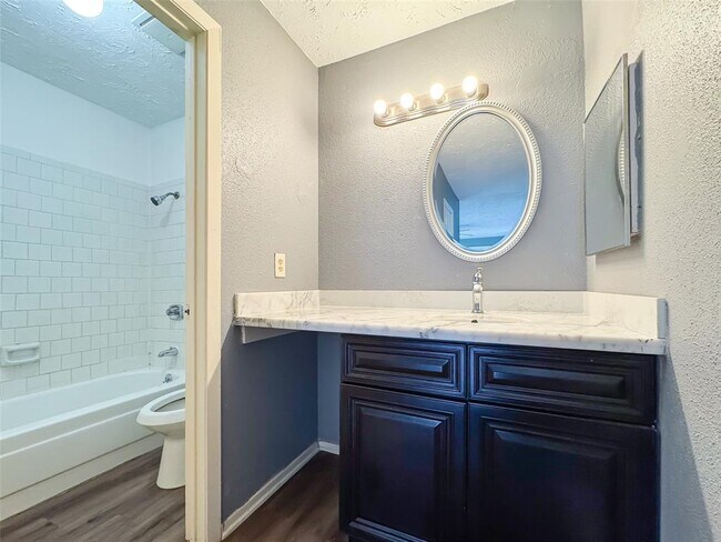 Building Photo - 10555 Turtlewood Ct
