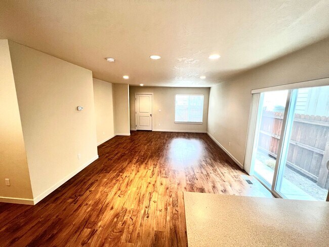 Building Photo - 796 NE Copperleaf Loop